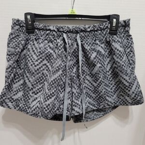 The North Face Black/Gray Patterned Women's Polyester Drawstring Shorts Size M